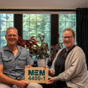 Vincent en Marleen namen namens IT consultancy Identify in Amersfoort de NEN4400 certificering in ontvangst