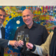 Identify en QRC Group tekenen officieel een strategische samenwerking. Shahrooz Safarghandi (CEO QRC) en Bart Watertor en Marleen Kleijn van de directie van Identify vieren het samen op kantoor in Amersfoort.